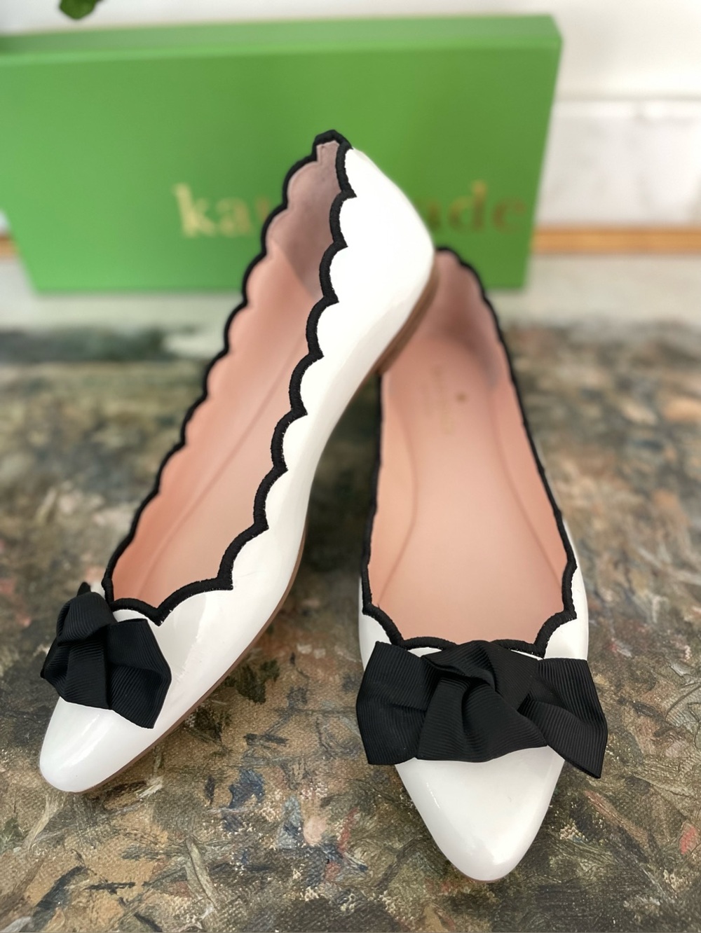 Kate Spade NY Nanette Ballet Flats White Black Patent Leather Scalloped Bow - Picture 6 of 13